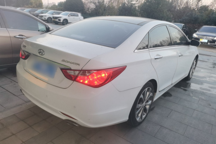 现代 索纳塔 2014款 2.0L 自动尊贵版车身外观7