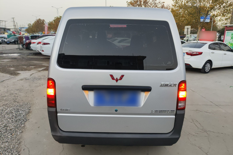 五菱汽车 五菱之光 2023款 1.5L 实用型 5/7座车身外观6