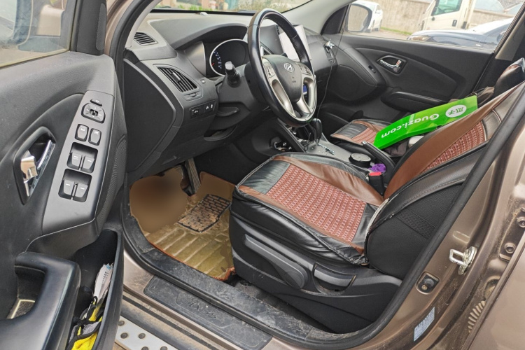 北京现代ix35 2013款 2.0L 自动两驱智能型GLS 国IV中控内饰20