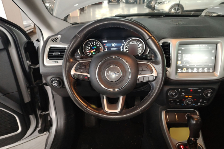 Jeep 指南者 2017款 200T 自动家享版局部细节13