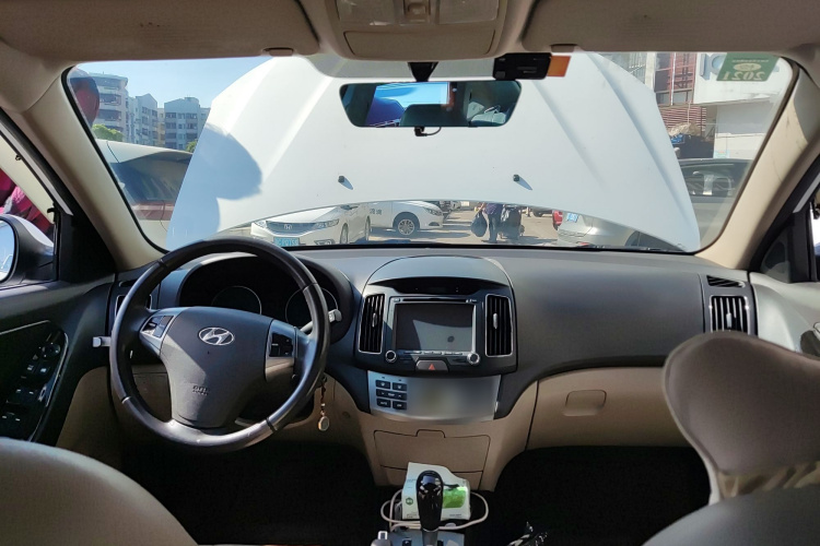 现代 悦动 2011款 1.6L 自动豪华型中控内饰12