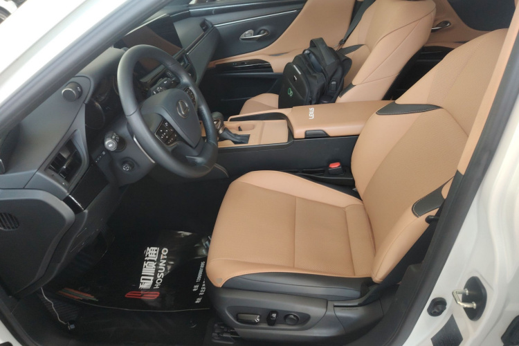 雷克萨斯ES 2023款 200 卓越版中控内饰19