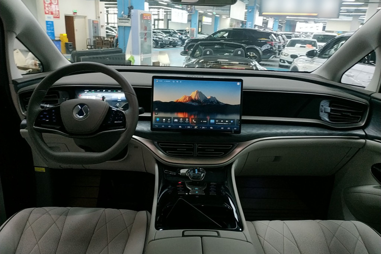 腾势D9 2023款 DM-i 965 尊享型中控内饰12