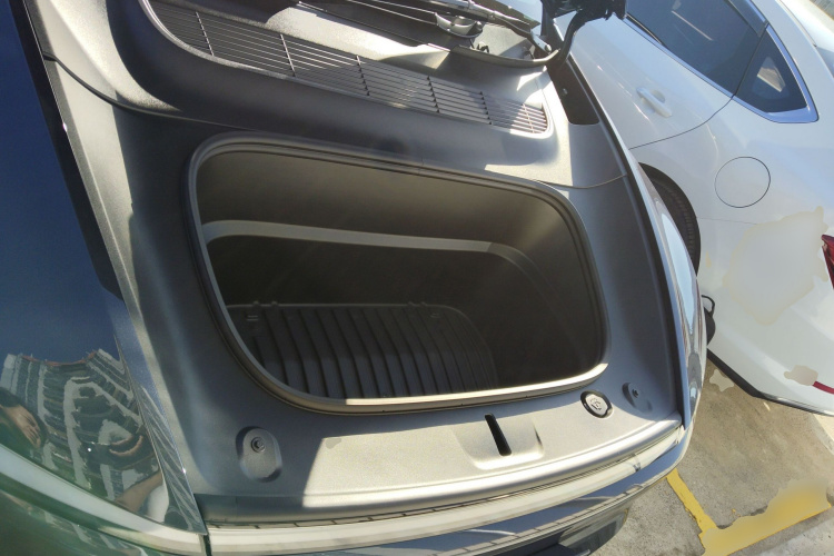 特斯拉 Model Y L 2025款 长续航全轮驱动版局部细节24