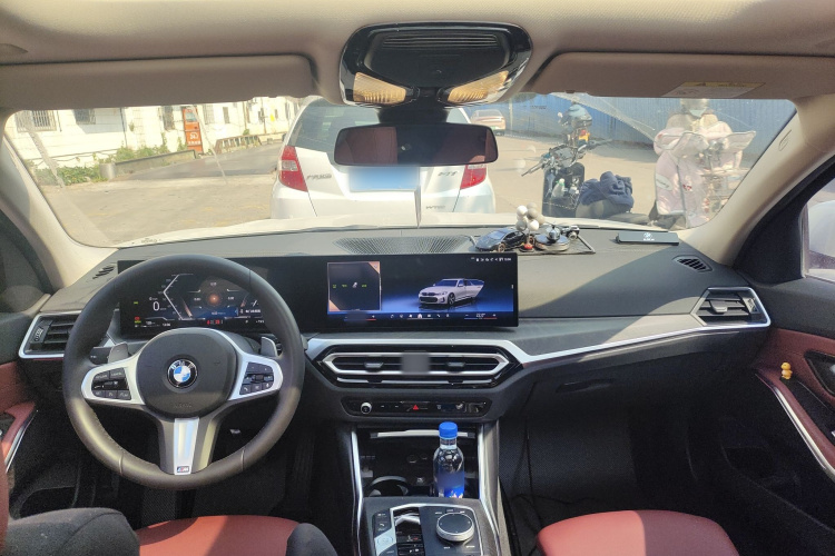宝马3系 2023款 325i M运动套装中控内饰7002