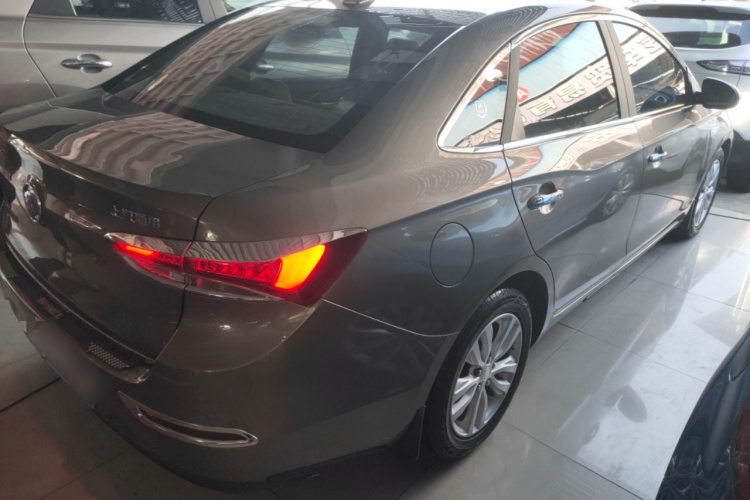 别克 英朗 2021款 典范 1.5L 自动精英型车身外观7