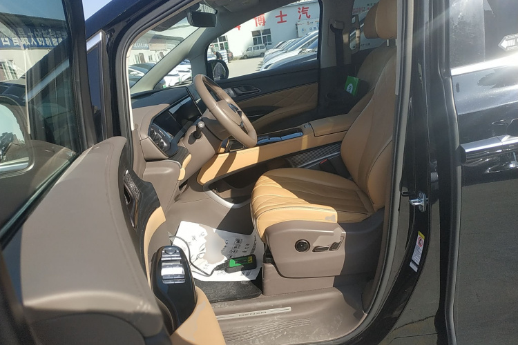 腾势D9 2022款 EV 600 四驱尊荣型中控内饰19
