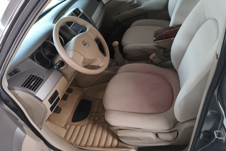 日产 轩逸 2012款 经典 1.6XE 手动舒适版中控内饰19