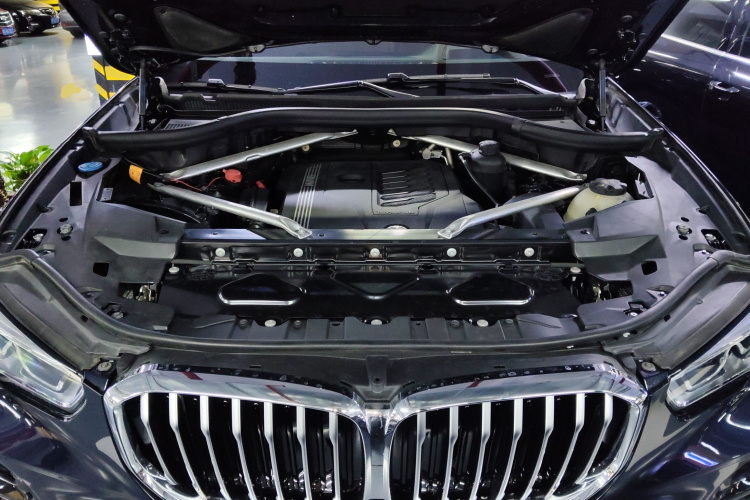 宝马X5(进口) 2022款 xDrive40i 尊享型 M运动套装机舱底盘24