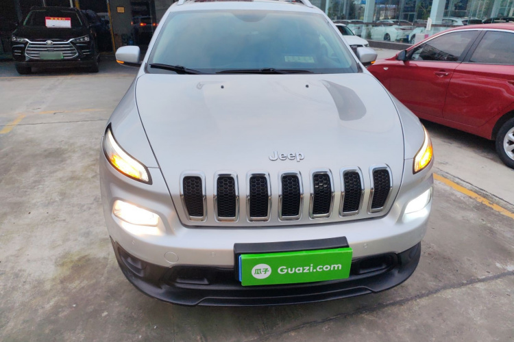 Jeep 自由光 2016款 2.4L 领先版车身外观2