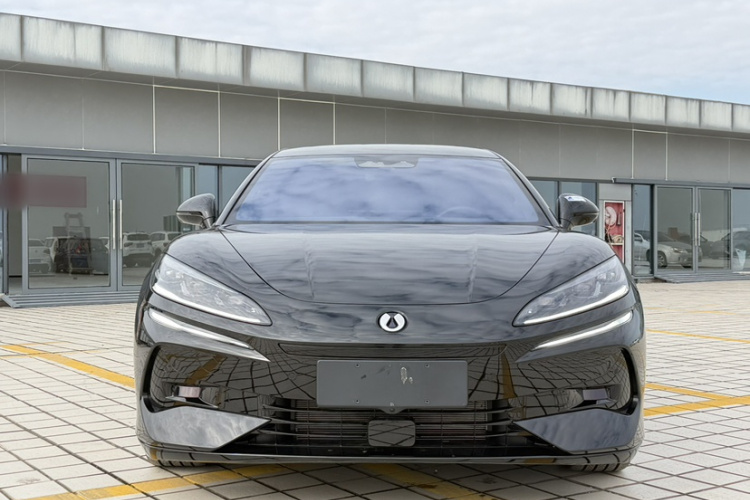 腾势Z9 2024款 1100km 四驱Ultra版车身外观6004