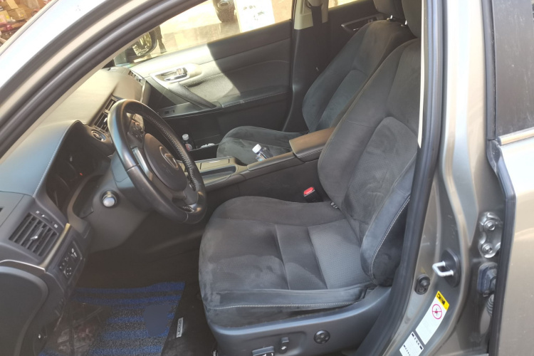 雷克萨斯CT 2017款 CT200h 精英版 单色 国V中控内饰19