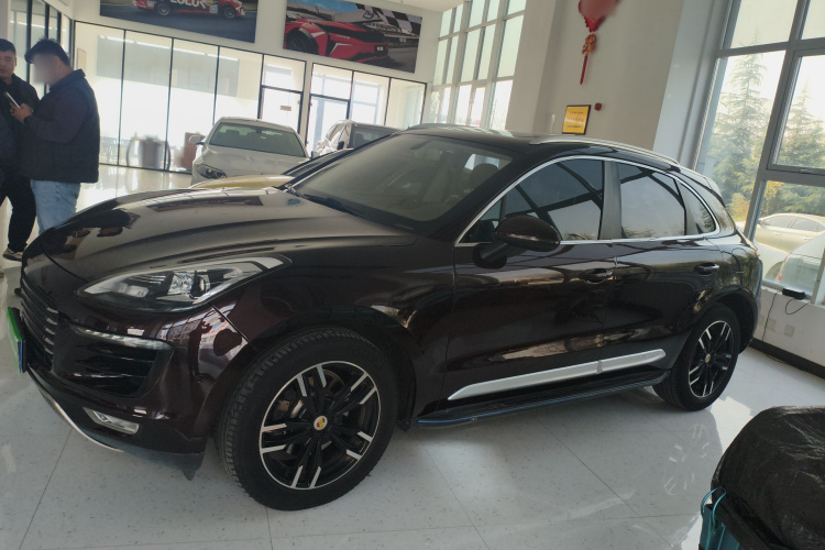 众泰SR9 2017款 2.0T 自动极致之梦版车身外观4