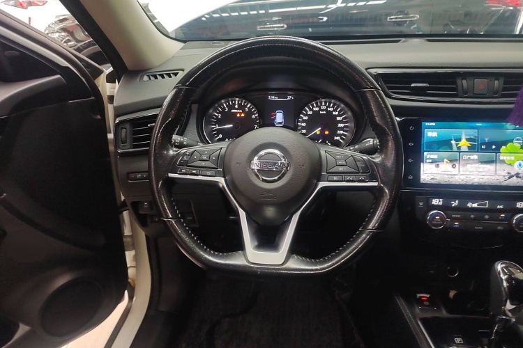 日产 奇骏 2020款 2.0L XL ITS CVT 2WD智联舒适版中控内饰13