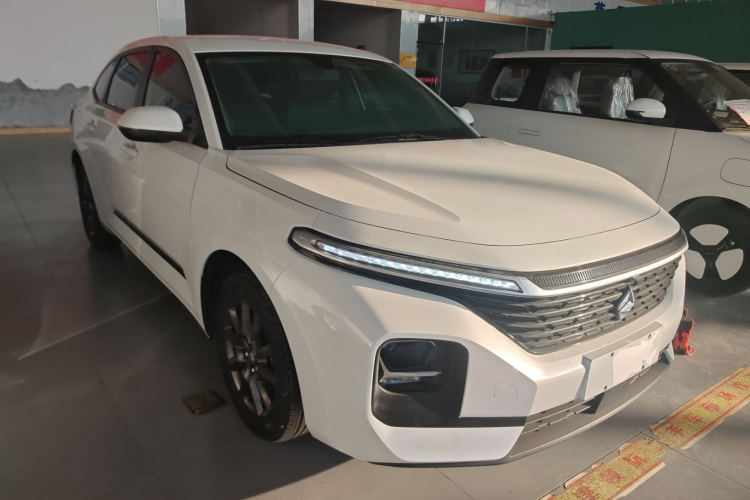 宝骏RC-5 2020款 1.5L 手动智耀精英型车身外观3