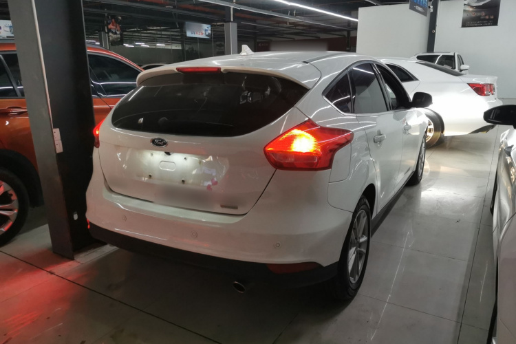 福特 福克斯 2018款 两厢经典 EcoBoost 180 自动精英型车身外观7