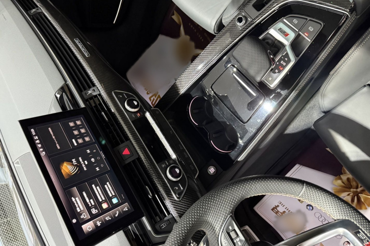 奥迪RS 5 2023款  RS 5 2.9T Sportback 暗金版中控内饰7008