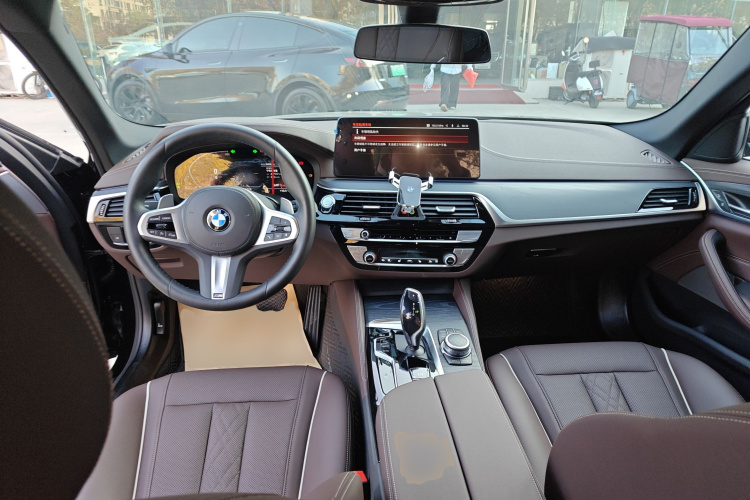 宝马5系 2022款 改款 530Li 领先型 M运动套装中控内饰12