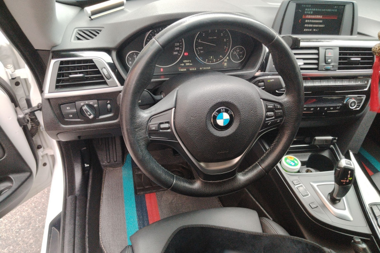 宝马3系GT 2018款 320i 时尚型局部细节13