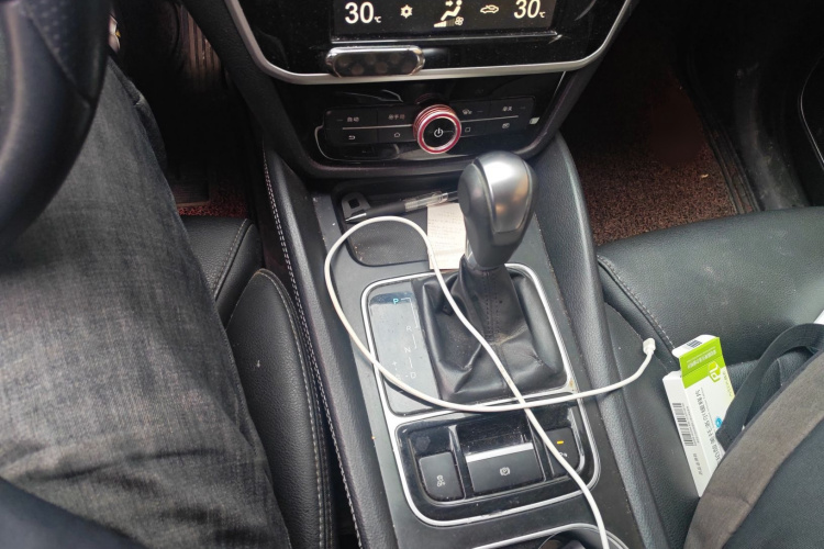 比亚迪 宋MAX 2018款 1.5T 自动智联精英型 6座局部细节18