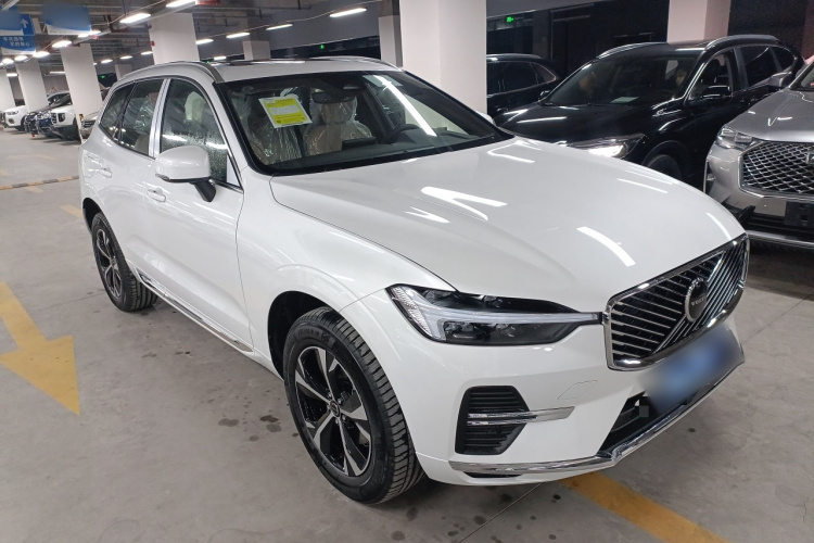 沃尔沃XC60 2026款 B5 四驱智逸豪华版车身外观3