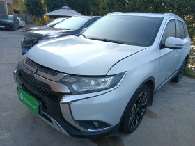 三菱 欧蓝德 2020款 2.0L 两驱畅享版 5座