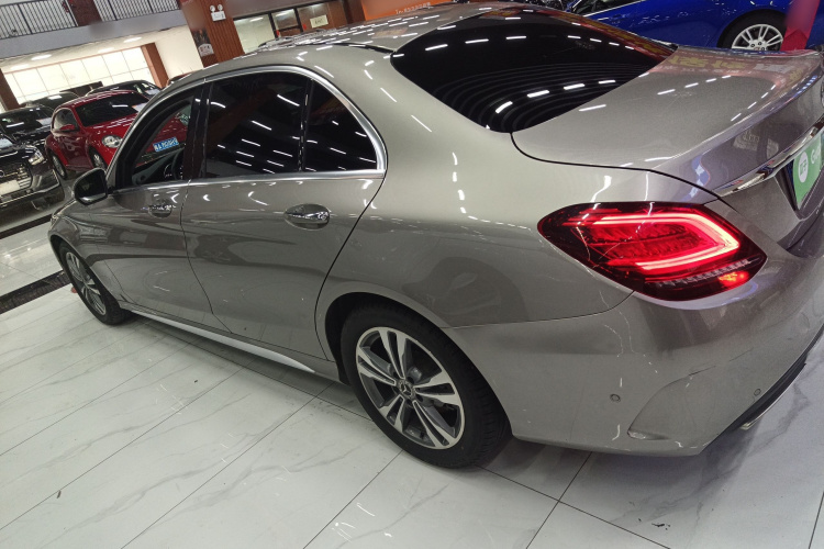 奔驰C级 2019款 C 180 L 时尚型运动版车身外观4