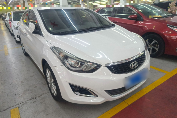 现代 朗动 2016款 1.6L 自动尊贵型车身外观3