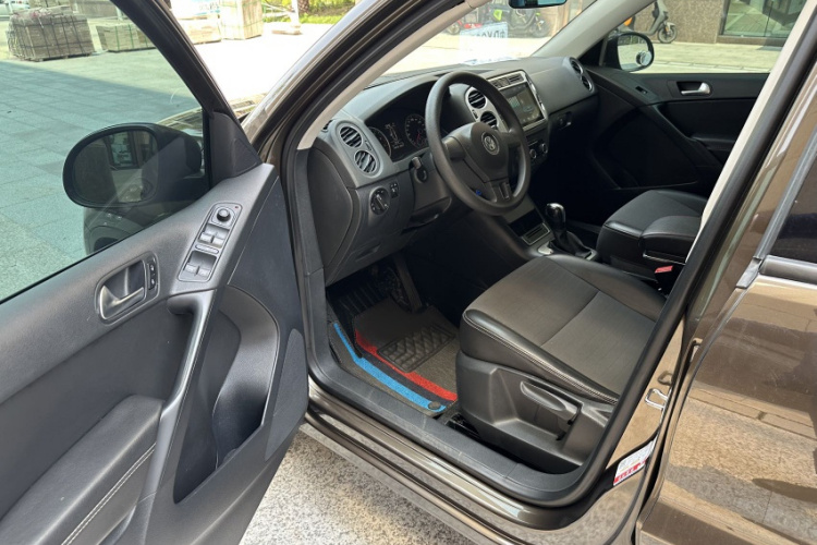 大众 途观 2016款 300TSI 自动两驱风尚版中控内饰7004