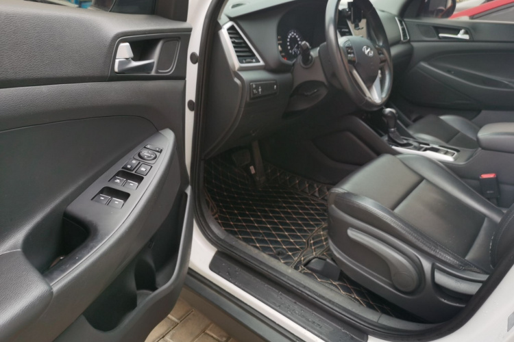 现代 途胜 2015款 1.6T 双离合两驱智能型中控内饰20