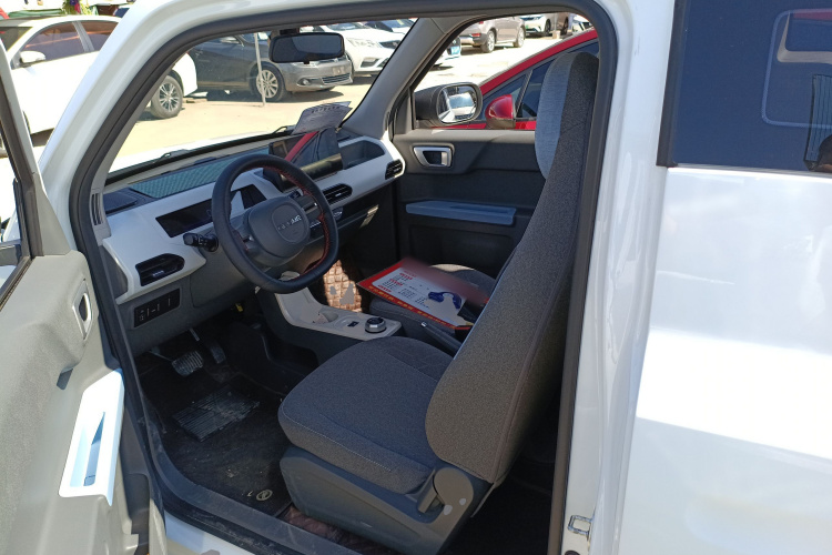 吉利银河 2023款 熊猫mini 200km 耐力熊中控内饰19