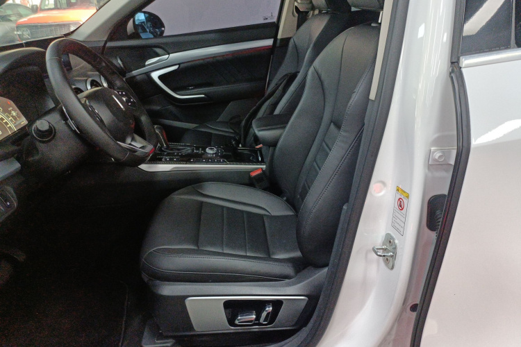 魏牌 VV7 2017款 VV7c 2.0T 豪华型中控内饰19