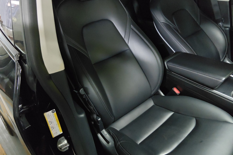 特斯拉 Model Y 2021款 标准续航后驱版局部细节41