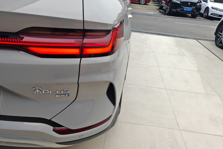 比亚迪 宋PLUS新能源 2025款 EV 智驾版 520km 尊贵型车身外观6006