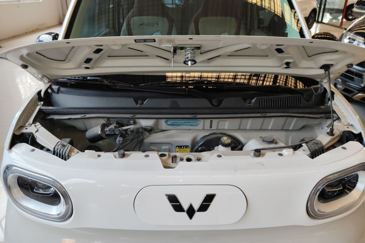 五菱汽车 宏光MINIEV 2024款 第三代 215km 进阶版机舱底盘24