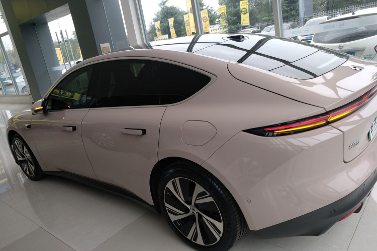 蔚来ET5 2024款 75kWh车身外观4