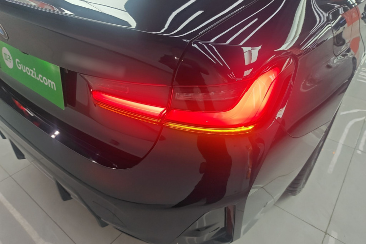 宝马3系 2025款 330Li M运动曜夜套装车身外观9