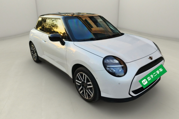 电动MINI COOPER 2024款 456km COOPER E 经典派车身外观3