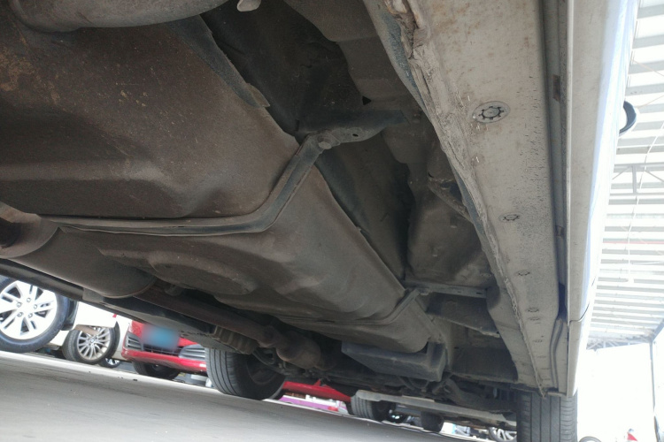 比亚迪M6 2015款 2.4L 自动尊贵版局部细节9002