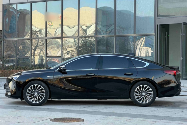 别克 君越 2023款 28T 越尊版车身外观6006