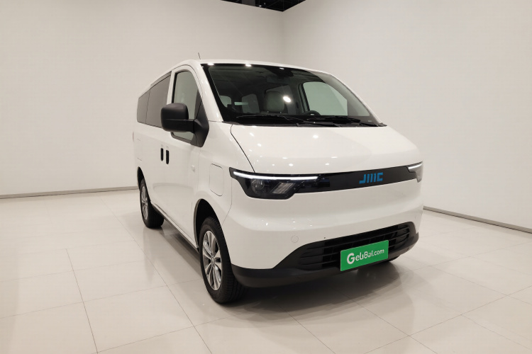 江铃 E福顺 2025款 明窗版 53.58kwh 中轴低顶车身外观3