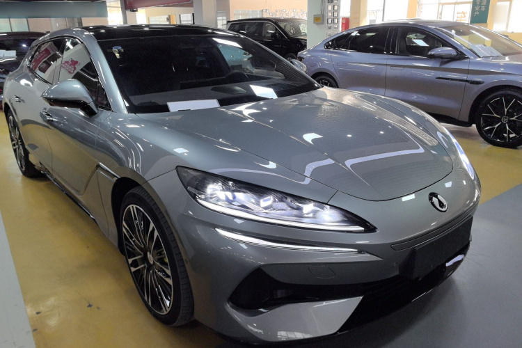 腾势Z9GT 2024款 1100四驱Ultra版车身外观3