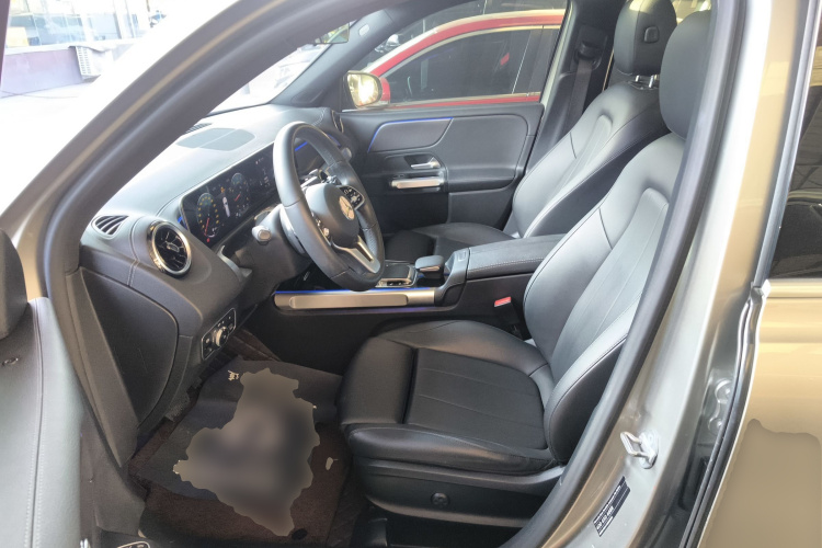 奔驰GLB 2020款 GLB 200 动感型中控内饰19