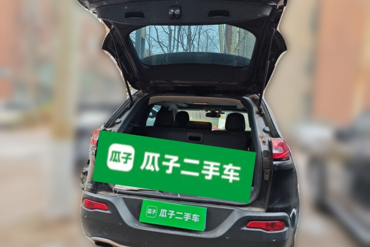 Jeep 自由光 2016款 2.4L 专业智能版中控内饰23
