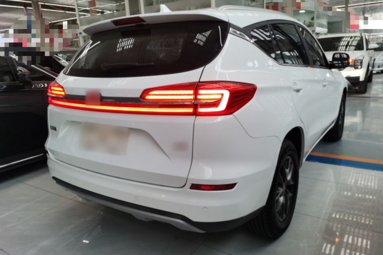 比亚迪 宋 2019款 1.5TI 自动智联越动型车身外观7