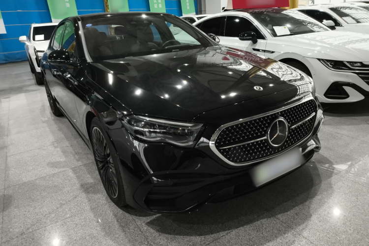 奔驰E级(进口) 2024款 E 300 豪华型运动版车身外观3