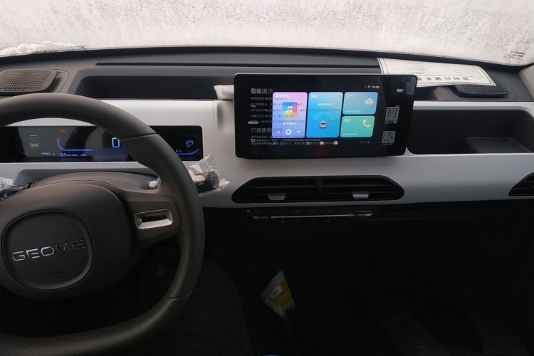 吉利银河 2024款 熊猫mini 200km 耐力熊中控内饰12