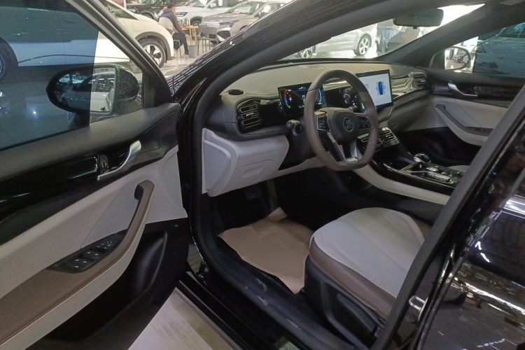 比亚迪 秦PLUS 2024款 荣耀版 DM-i 55KM领先型中控内饰20