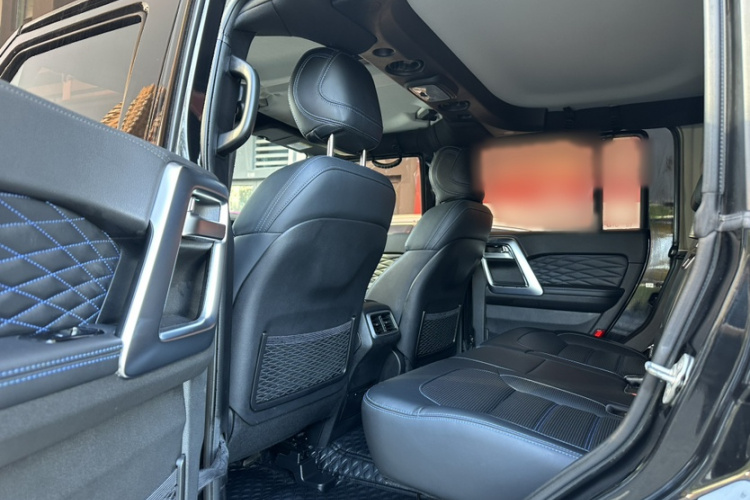 北京BJ40 2020款 2.0T 自动四驱城市猎人版侠客型中控内饰7003