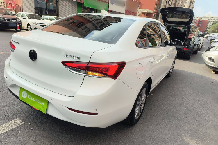 别克 英朗 2021款 1.3T 自动轻混动精英型车身外观7